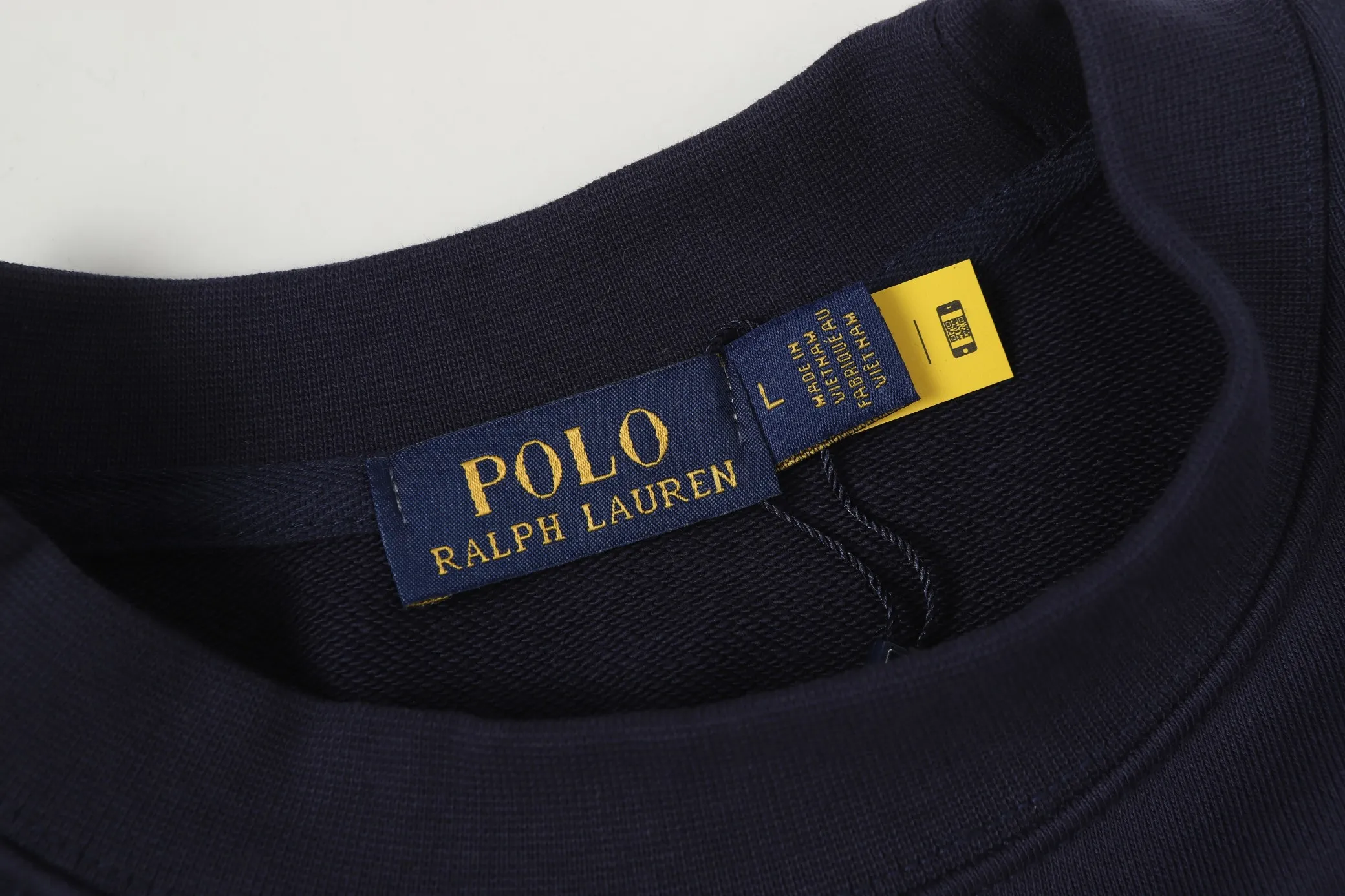 P200 Long-term stock] RalphLauren/Ralph Lauren 2025 autumn and winter new bear letter print 420g heavy large terry sweatshirt Ralph Lauren's age-reducing item, the coat fabric is made of 85% cotton ➕15% polyester, which not only retains the softness, comfort and breathability of cotton, but also adds the wear resistance and wrinkle resistance of polyester fiber, making the clothes more durable and easy to care for. Even in slightly cooler weather, you won't feel stuffy when wearing it. This kind of fabric has a natural crisp feel and is not easy to pill or deform. The bear on the chest is printed with English letters. It is full of color, full of three-dimensionality, and lifelike, adding a bit of liveliness and interest to the whole sweatshirt. There is no pressure to dress, regardless of age or gender. Complete accessories! Color: black, white, navy blue, light floral gray Size: M-L-XL-XXL